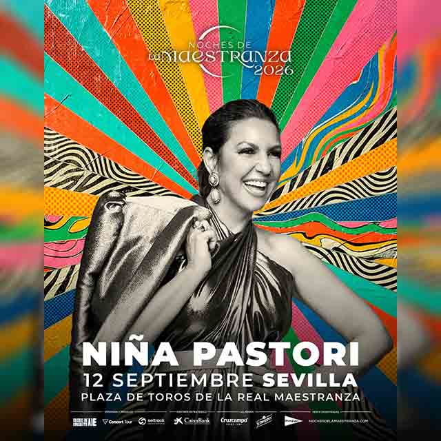 Niña Pastori en la Plaza de la Real Maestranza de Sevilla
